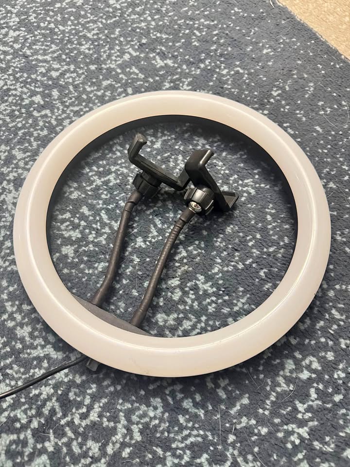 Circle Ring light for phone, comes with 2 phone stands