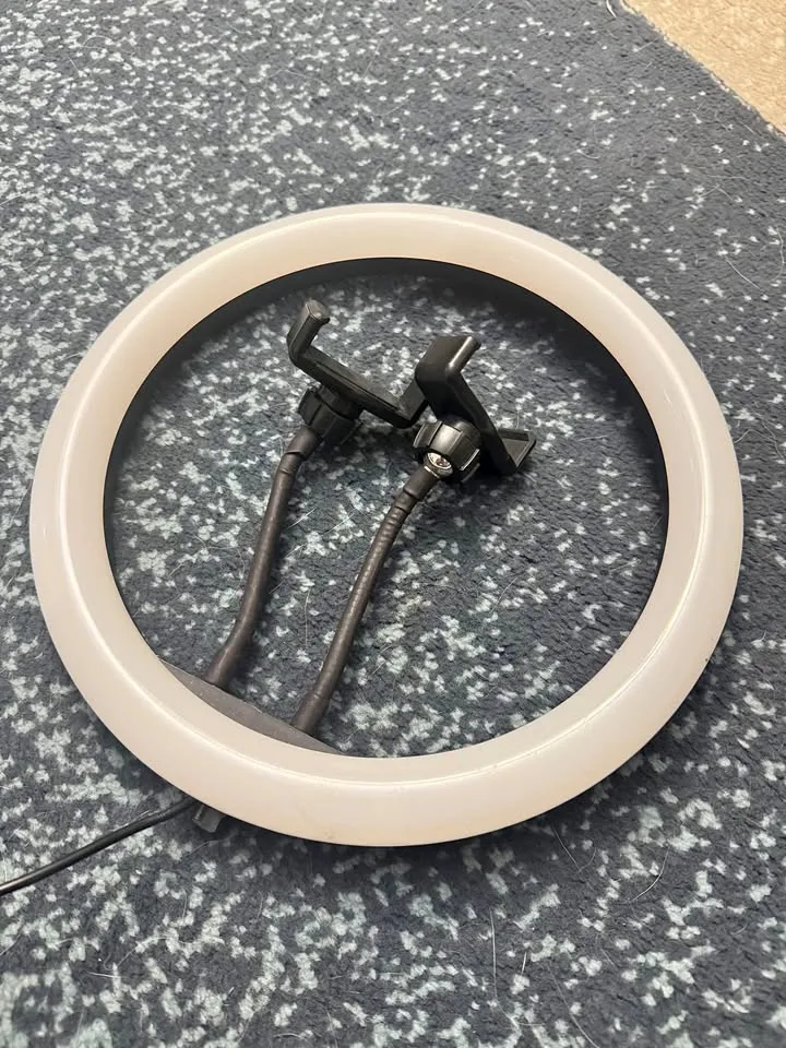 Circle Ring light for phone, comes with 2 phone stands thumbnail