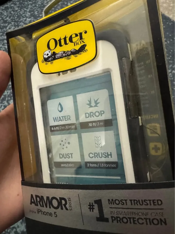 Otter Box iPhone 5 durable phone case image indicator(2)