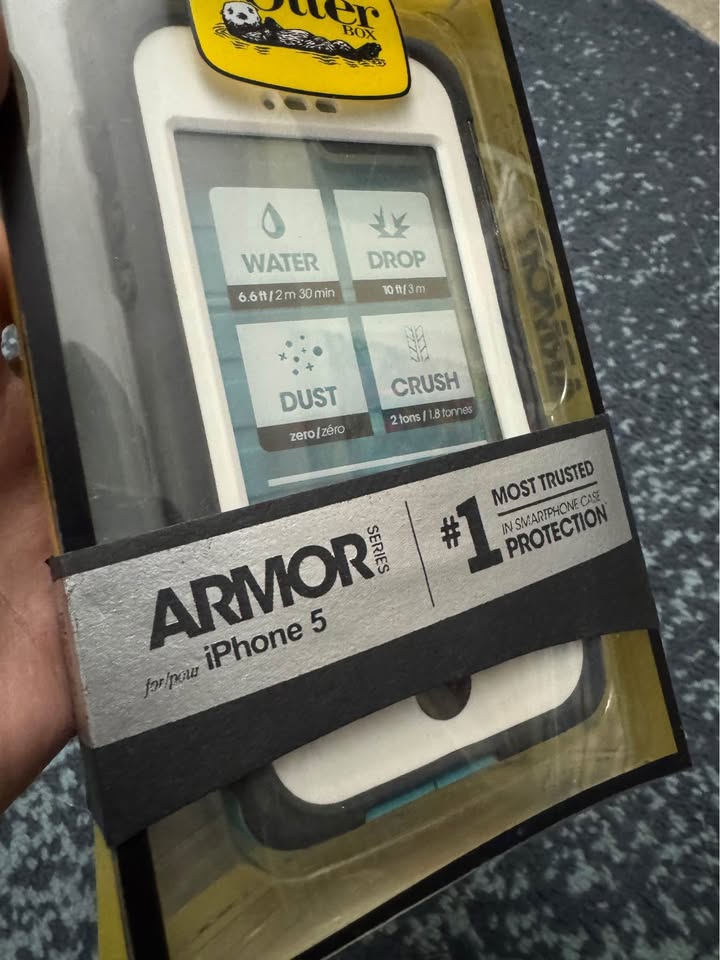 Otter Box iPhone 5 durable phone case - photo 3
