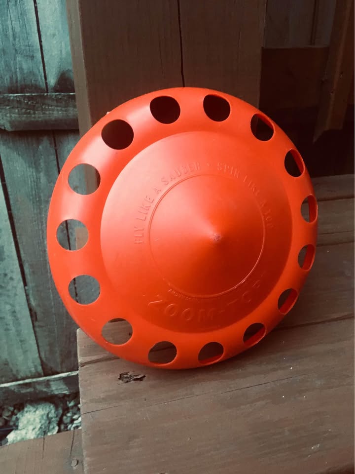 Vintage 1970s Red Zoom-Top Frisbee Toy - photo 2