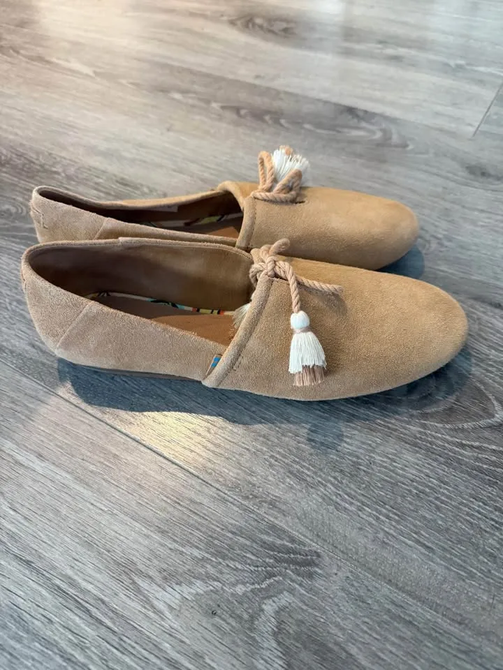 Toms Woman's Shoes sz 8 image indicator(6)