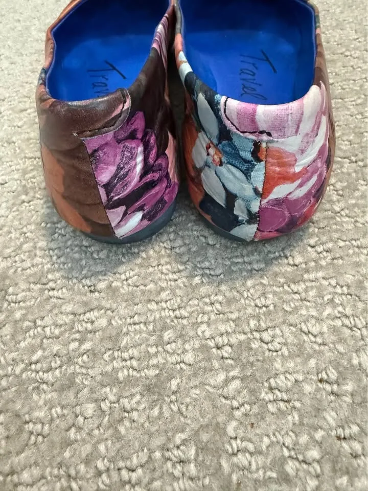 Fluevog Maui Travel Vogs image indicator(3)