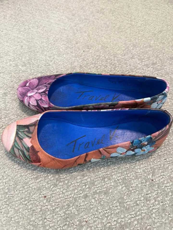 Fluevog Maui Travel Vogs image indicator(4)