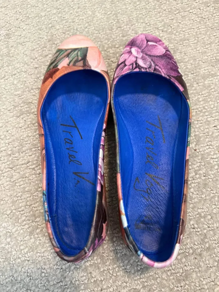 Fluevog Maui Travel Vogs image indicator(5)