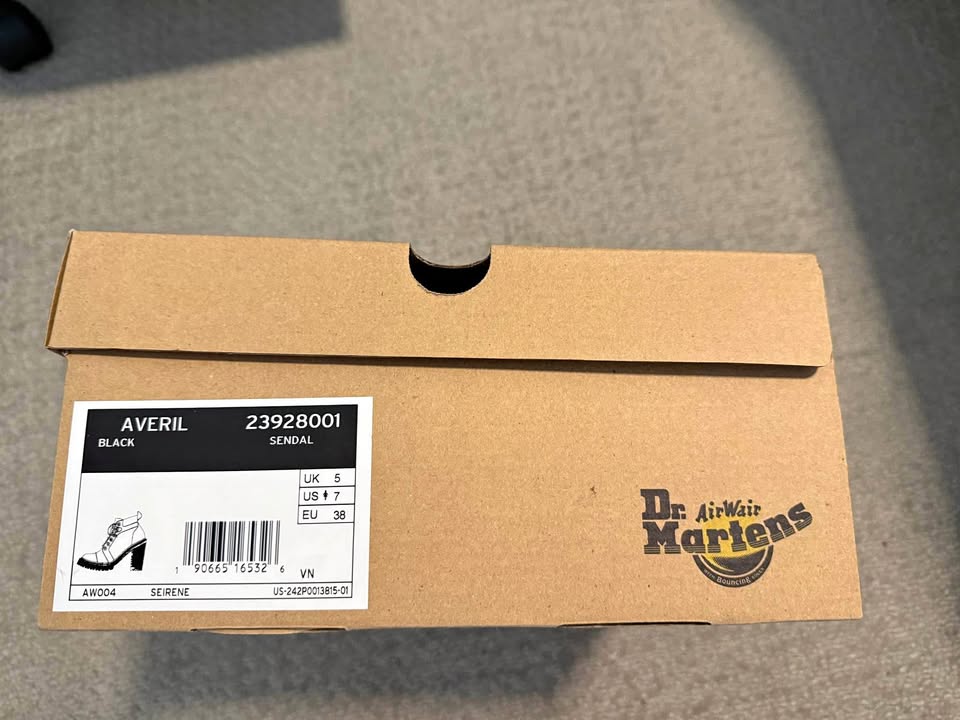 BNIB Dr. Martens Black Averil Sz 7