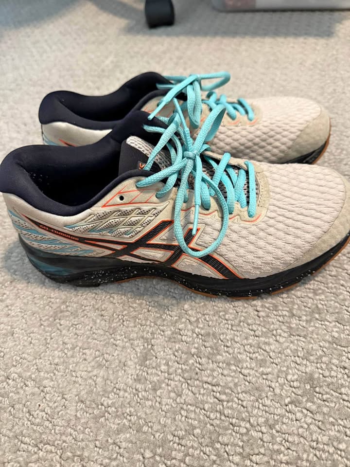ASICS Women's Cumulus sz 8