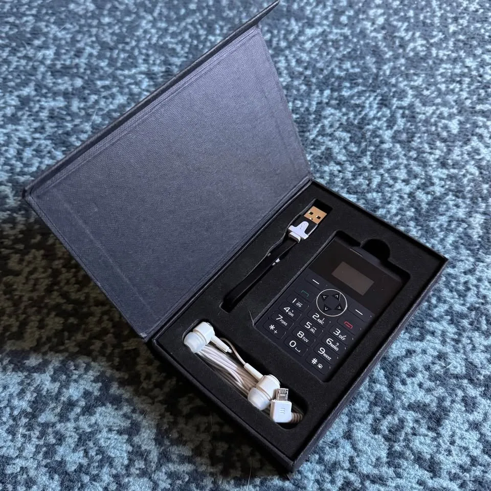 Brand new mini phone accepts SIM cards image indicator(2)