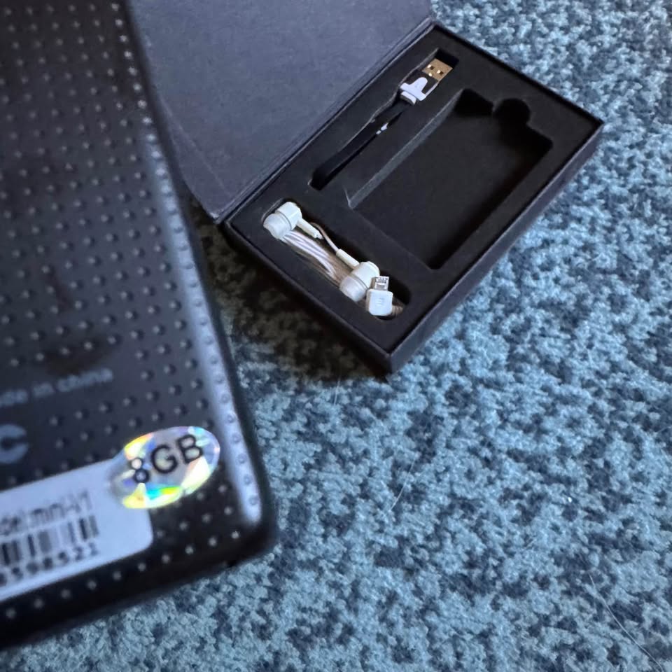 Brand new mini phone accepts SIM cards - photo 5
