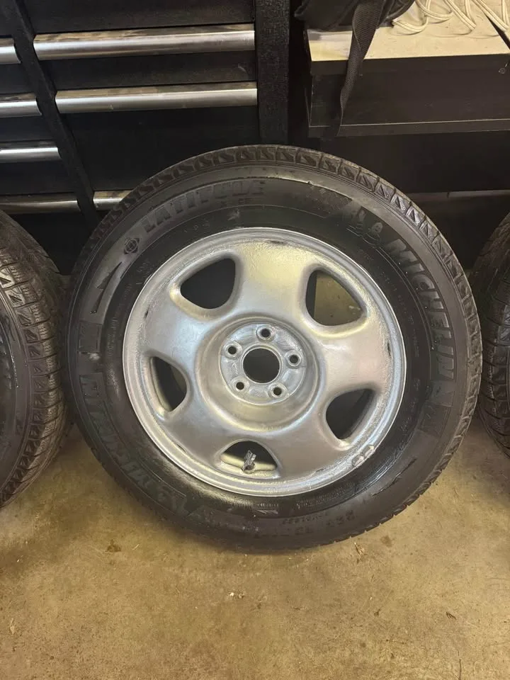 HONDA 17” STEEL WHEELS ON MICHELIN LATITUDE X-ICE i2 TIRES image indicator(3)