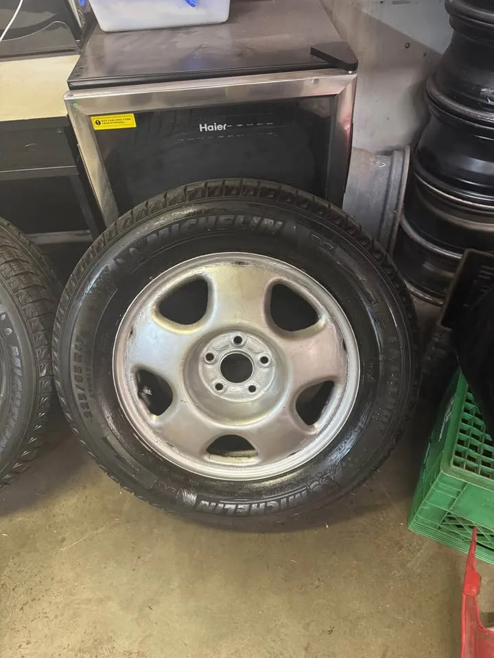 HONDA 17” STEEL WHEELS ON MICHELIN LATITUDE X-ICE i2 TIRES image indicator(5)