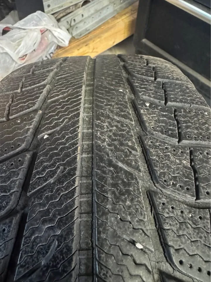 HONDA 17” STEEL WHEELS ON MICHELIN LATITUDE X-ICE i2 TIRES image indicator(9)