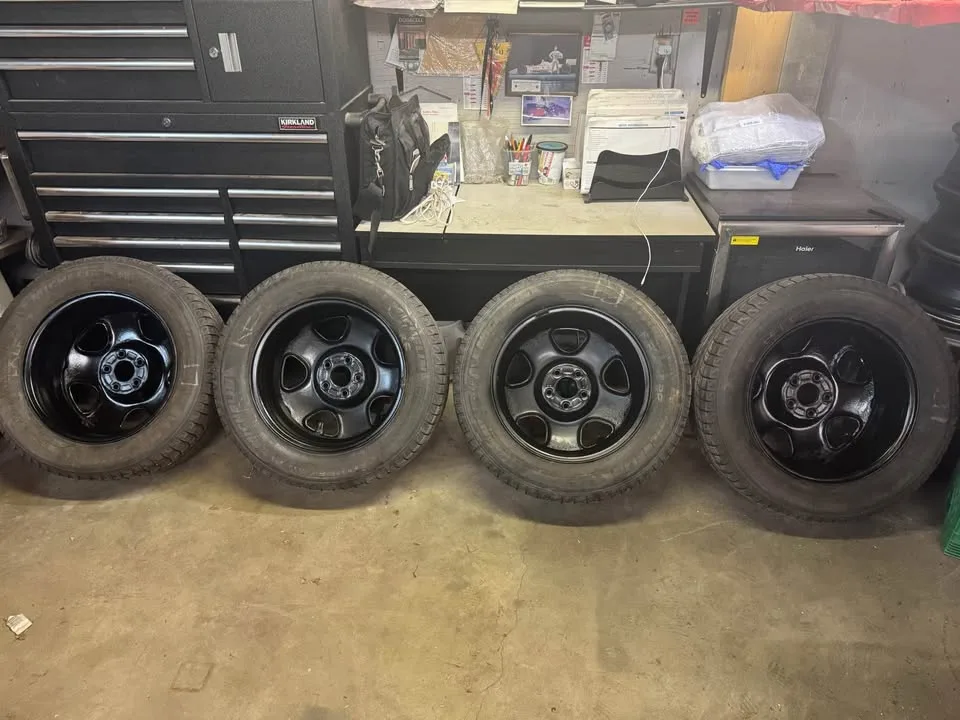 HONDA 17” STEEL WHEELS ON MICHELIN LATITUDE X-ICE i2 TIRES image indicator(10)