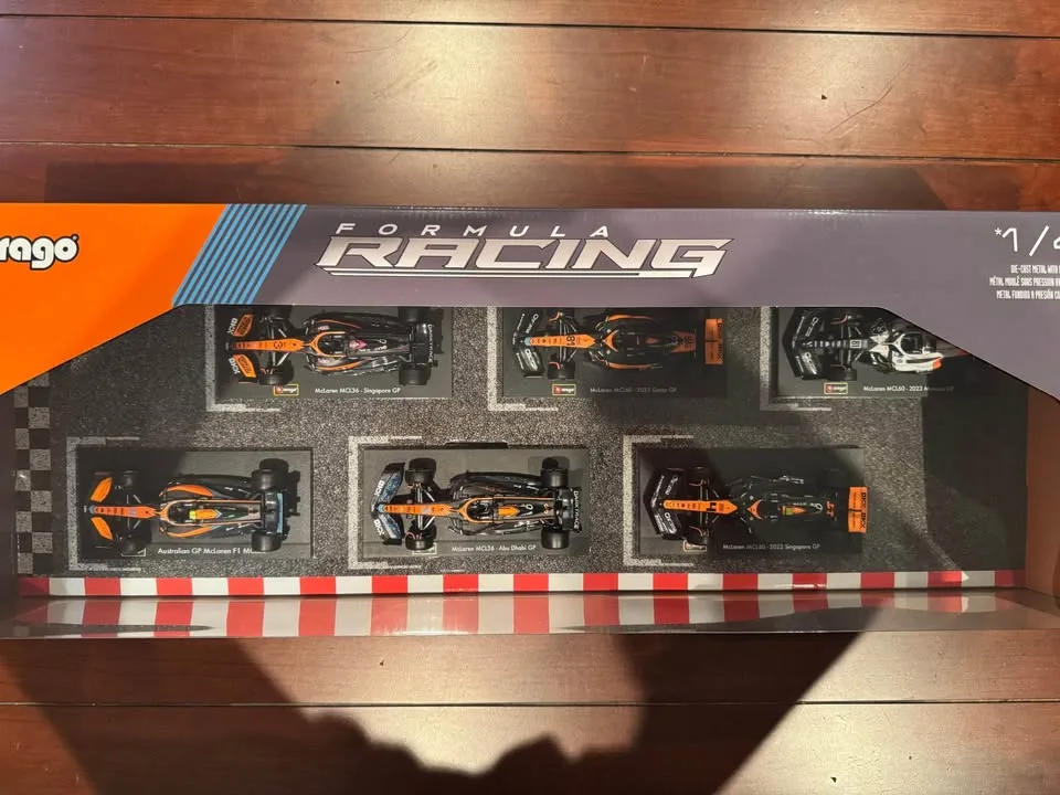 BURAGO 6 CAR SET (FERRARI, RED BULL & McLAREN) SCALE 1:43 image indicator(5)