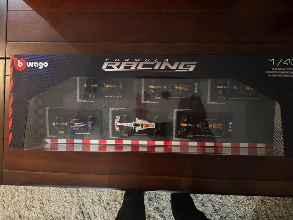 BURAGO 6 CAR SET (FERRARI, RED BULL & McLAREN) SCALE 1:43 image indicator(10)