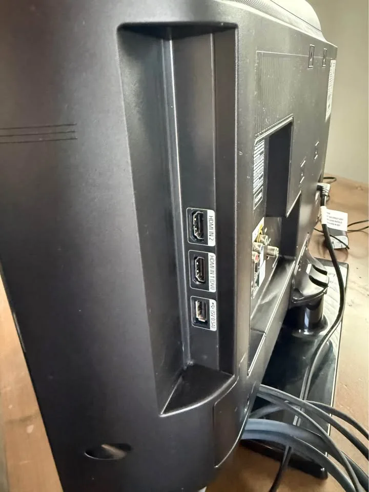 Samsung 27" TV Sony Bluray Amazon Echo and Apple TV image indicator(6)