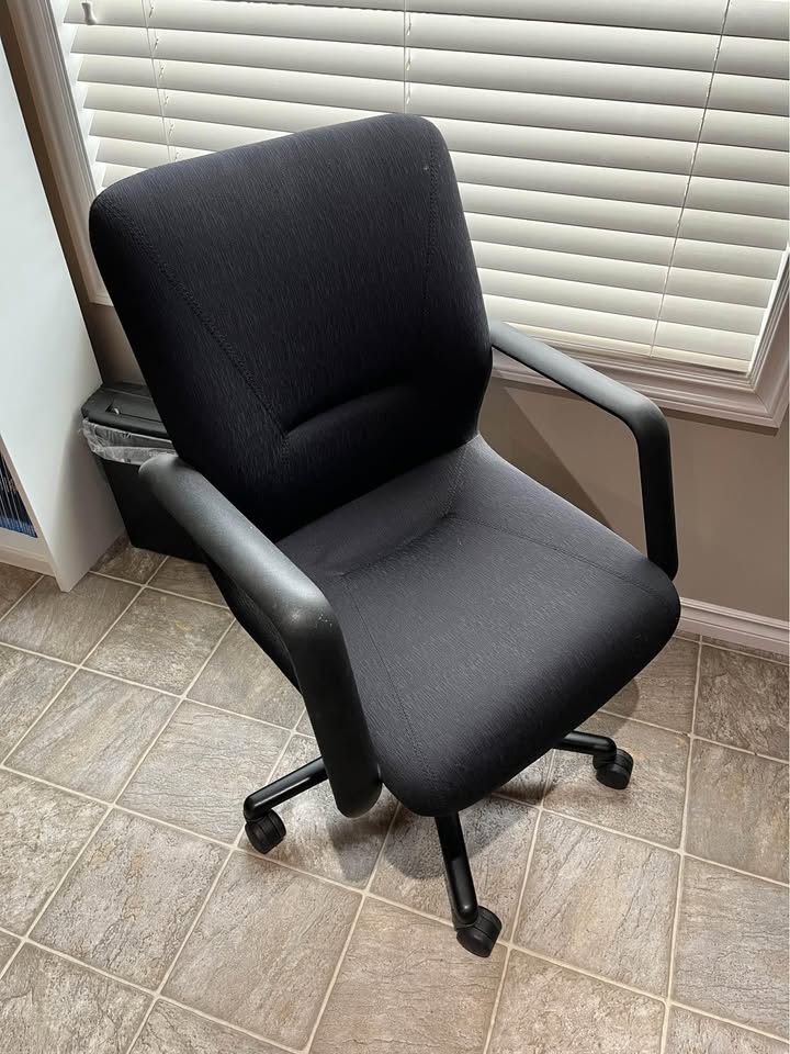 Black Office Chair - photo 2
