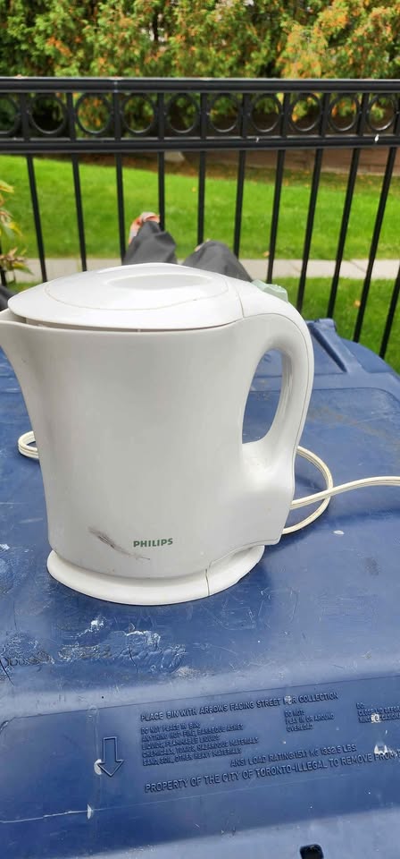 Broken Electric Kettle - corner pick up