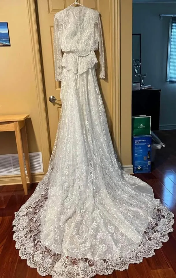 Ladies Wedding Dress image indicator(3)