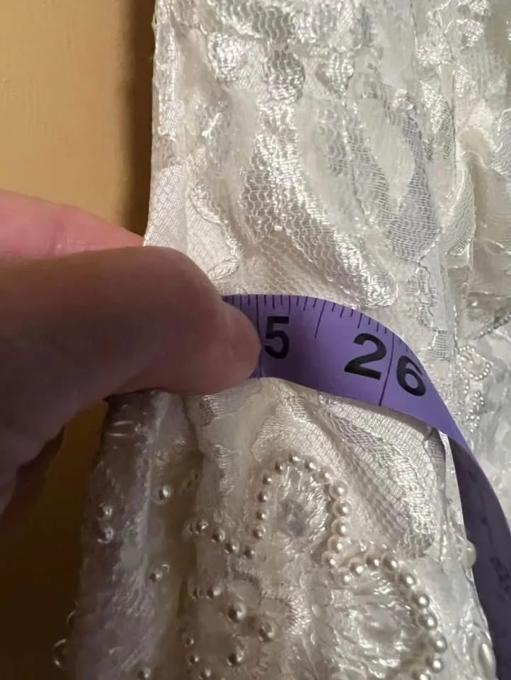 Ladies Wedding Dress image indicator(9)