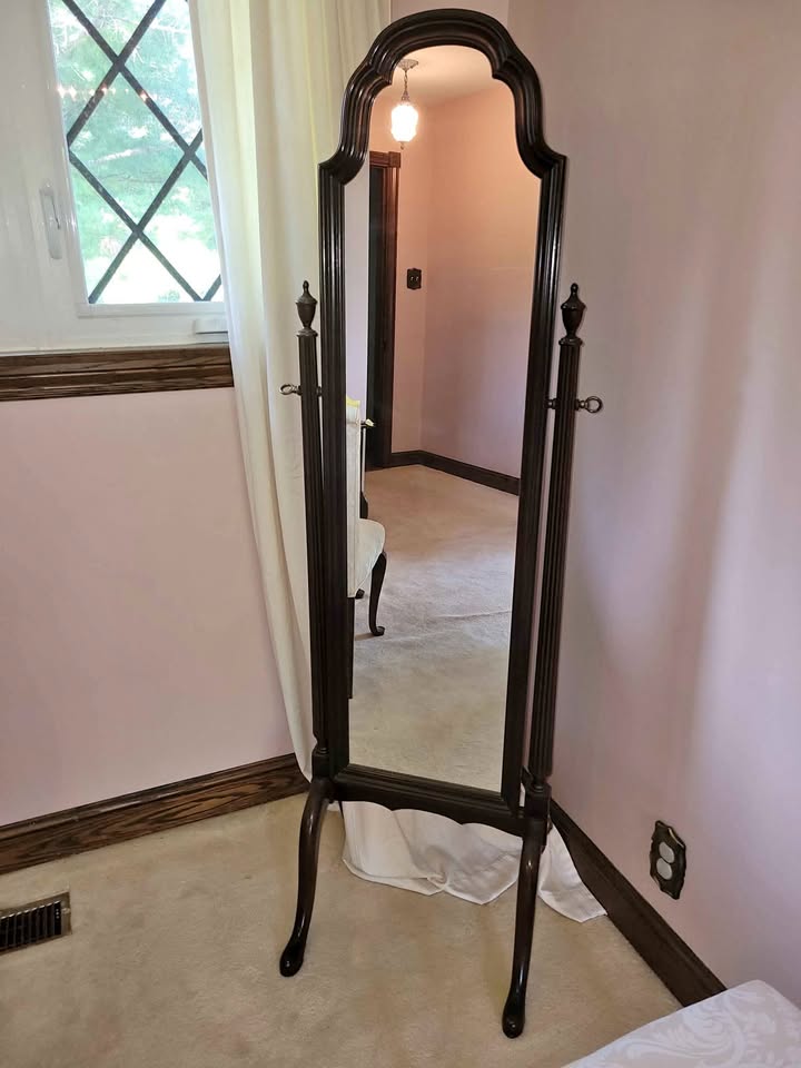 Elegant Vintage Cheval Mirror