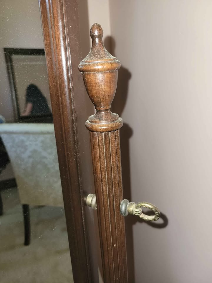 Elegant Vintage Cheval Mirror - photo 2
