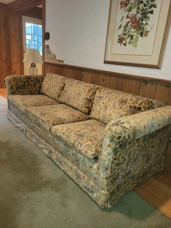 Vintage sofa, not pets none smokers image indicator(2)