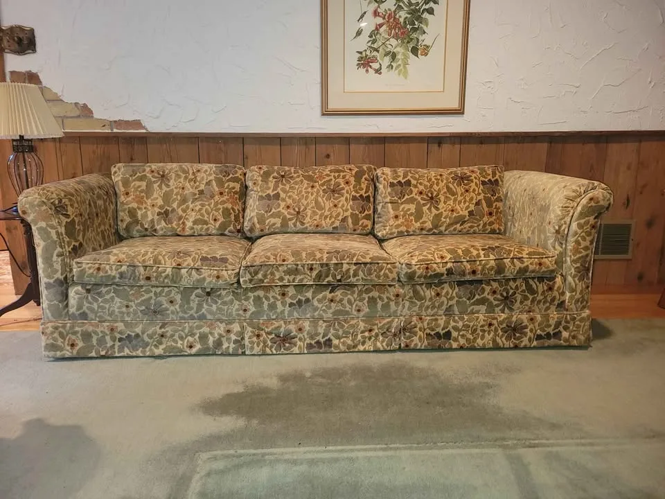 Vintage sofa, not pets none smokers image indicator(3)