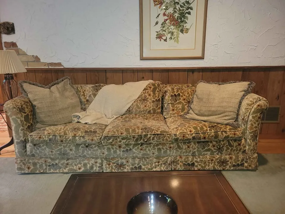 Vintage sofa, not pets none smokers image indicator(4)