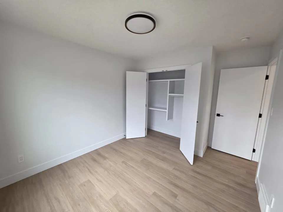 2 Beds 1 Bath - Apartment image indicator(4)