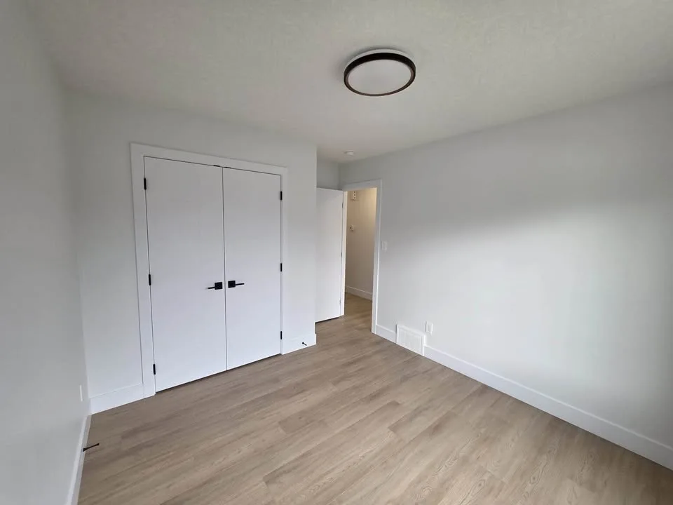 2 Beds 1 Bath - Apartment image indicator(6)