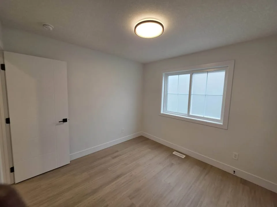 2 Beds 1 Bath - Apartment image indicator(8)
