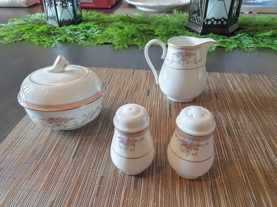 MIKASA Bone China – Spring Crest (6 pcs.) -- NEW image indicator(2)