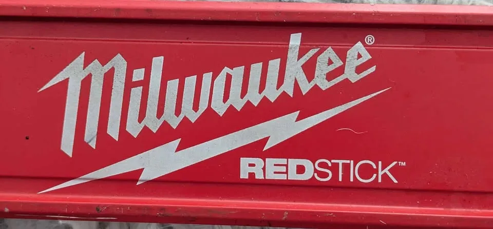 Milwaukee Red stick magnetic level - 78" image indicator(2)
