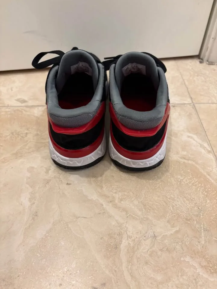 Boys Nike Jordan shoes size 4.5Y image indicator(3)