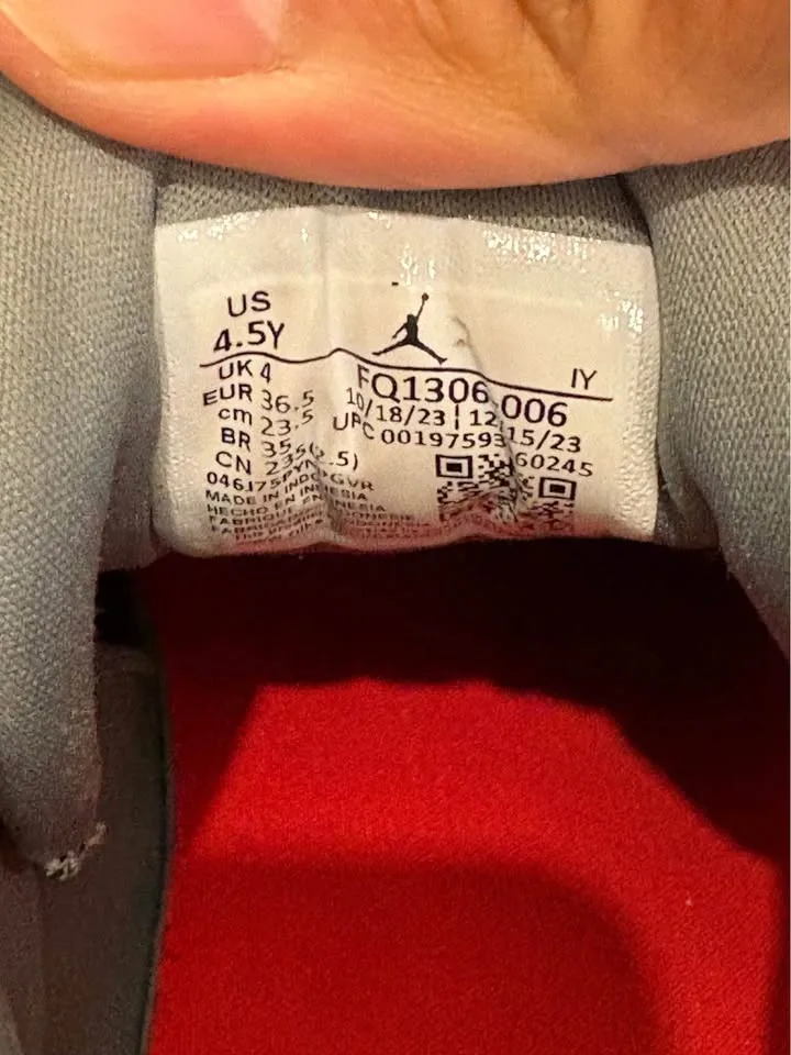 Boys Nike Jordan shoes size 4.5Y image indicator(6)