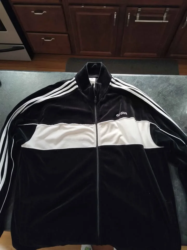 Adidas clothing image indicator(3)