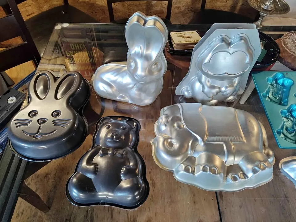 Cake pans thumbnail