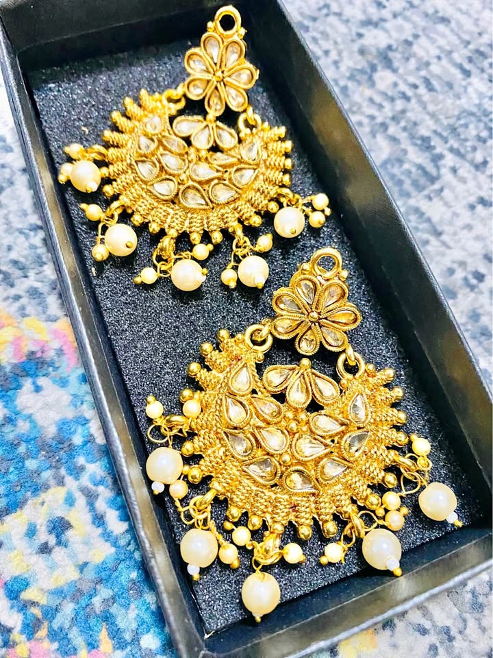 Beautiful 😍 kundan and pearls earring in box
