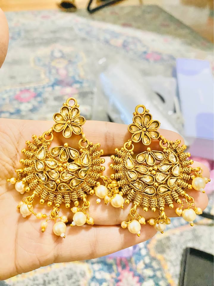 Beautiful 😍 kundan and pearls earring in box - photo 2