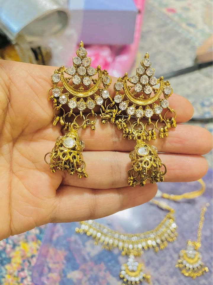 Beautiful 😍 kundan rhinestones set with tikka and earrings - photo 4