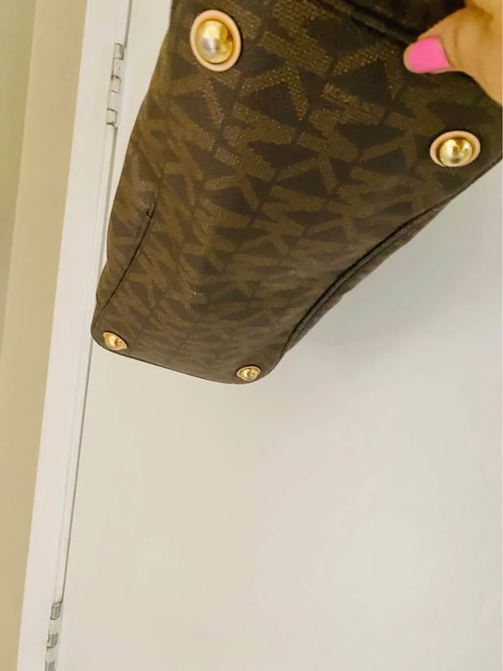 Beautiful 😍 Authentic Michael Kors Handbag image indicator(6)