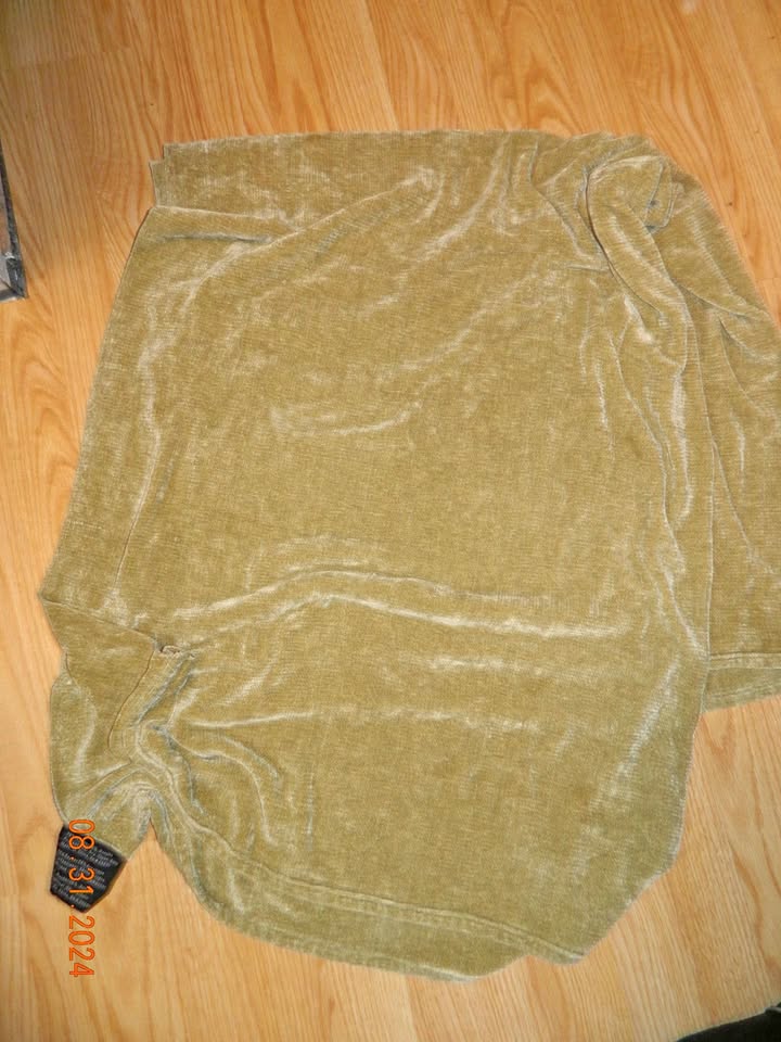 🥕CHENILLE THROW..approx 55"x63"