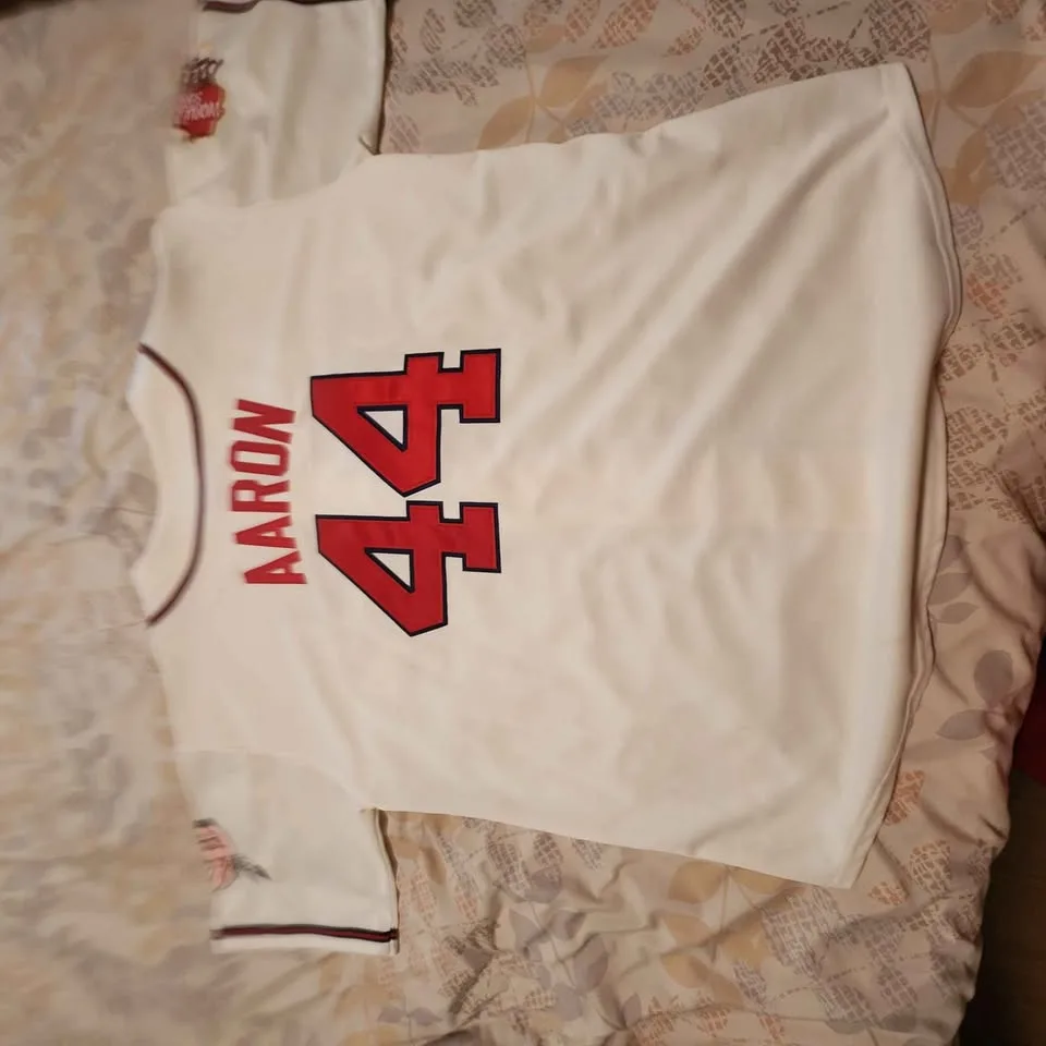 Hammering Hank Aaron baseball jersey image indicator(2)