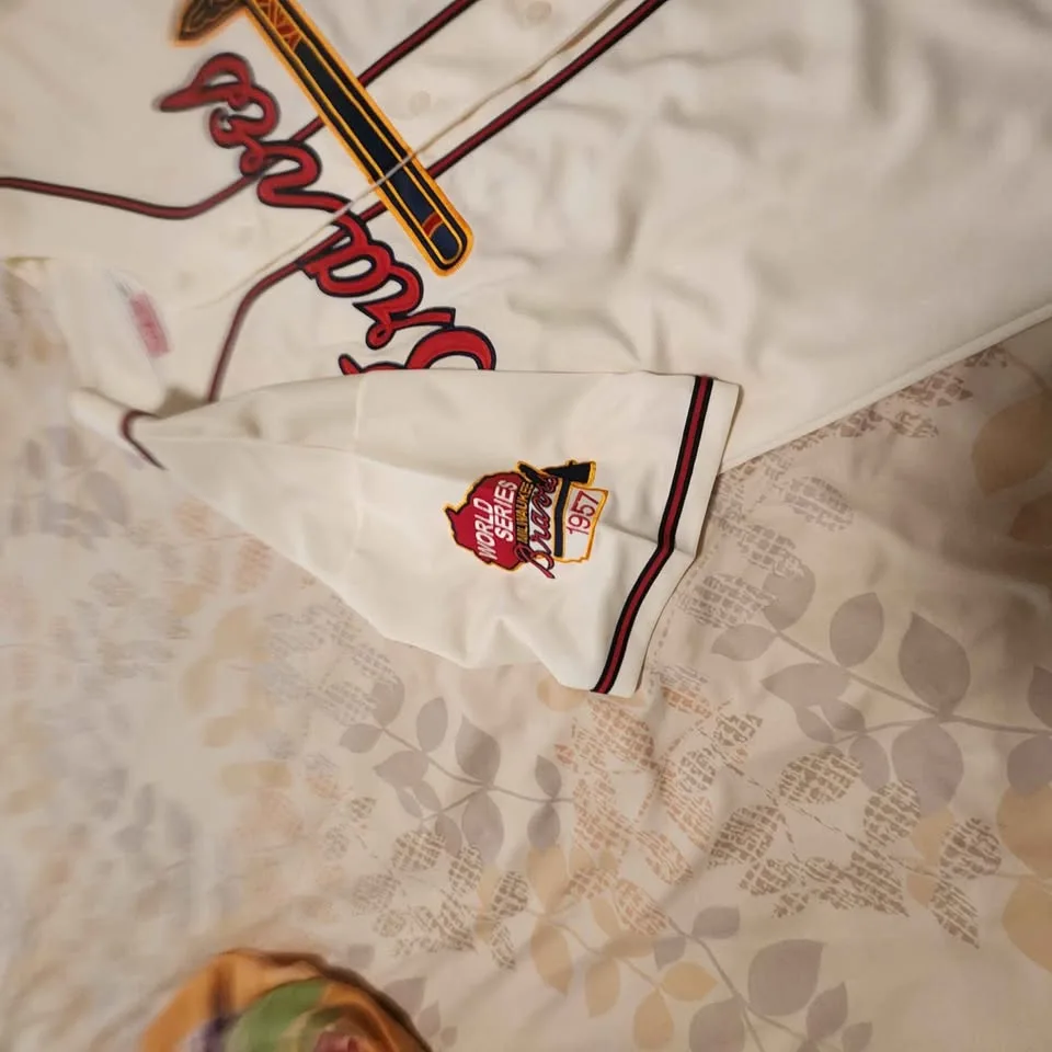 Hammering Hank Aaron baseball jersey image indicator(3)