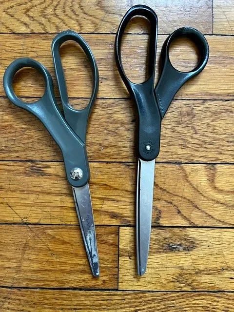 2 Pairs of Scissors thumbnail