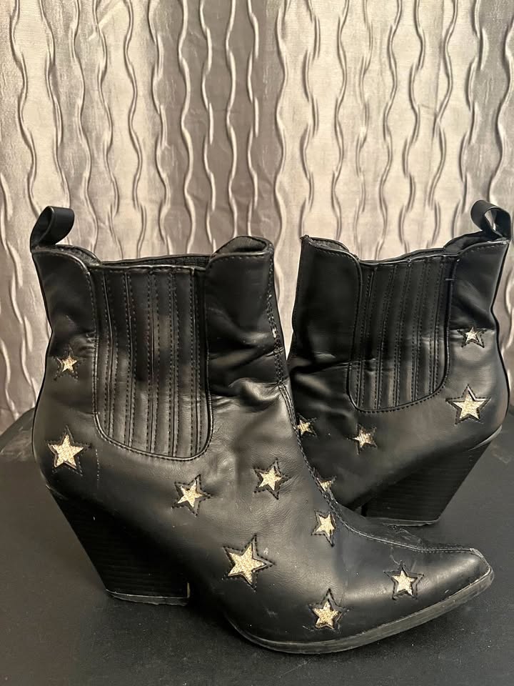 Wedged Star Embroidered Leather Booties (sz-5.5)
