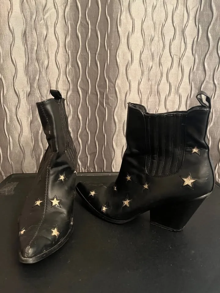 Wedged Star Embroidered Leather Booties (sz-5.5) image indicator(2)