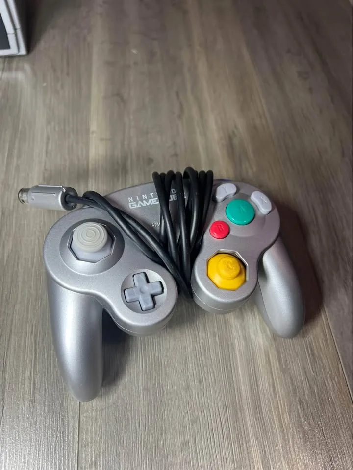 🎮 Nintendo GameCube Bundle – Excellent Condition, DOL-101 image indicator(5)