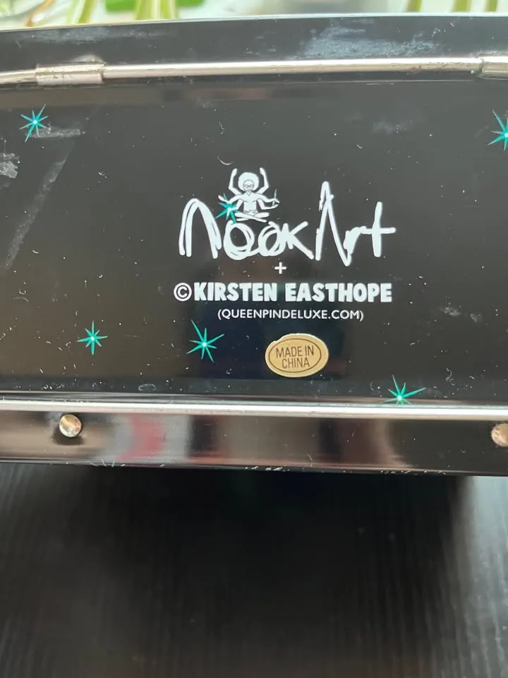 Trailerpark Queen Tin Lunchbox image indicator(2)